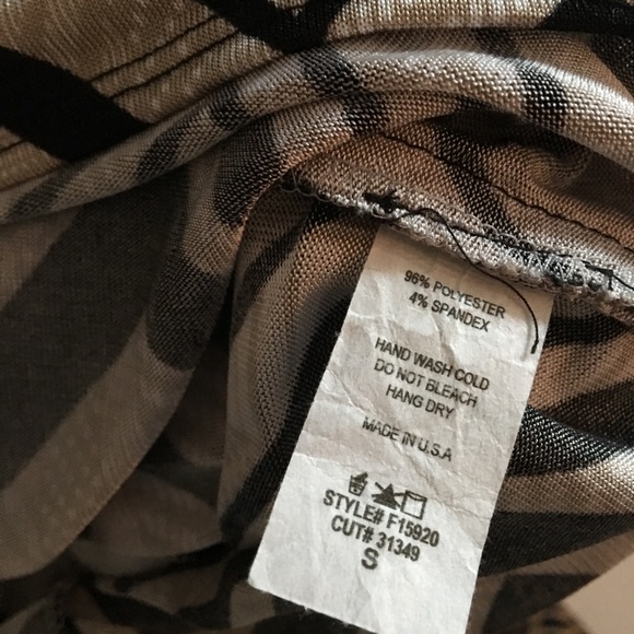 Pretty Good zig zag capsleeve Ruffle Top - Picture 6 of 8